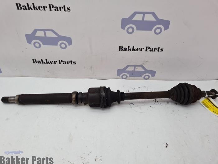 Gebruikte Aandrijfas rechts-voor Ford Mondeo III 1.8 16V Prijs € 30,00 Margeregeling aangeboden door Bakker Parts