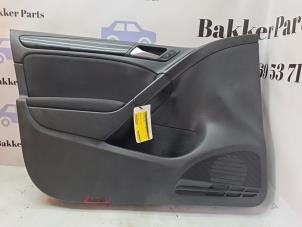 Gebruikte Portierbekleding 4Deurs links-voor Volkswagen Golf VI (5K1) 1.4 TSI 122 16V Prijs € 30,00 Margeregeling aangeboden door Bakker Parts