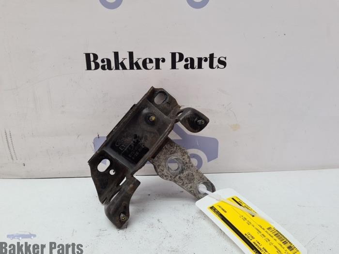 Gebruikte Versnellingsbak Steun Ford B-Max (JK8) 1.0 EcoBoost 12V 125 Prijs € 25,00 Margeregeling aangeboden door Bakker Parts