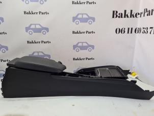 Gebruikte Middenconsoles BMW 3 serie (F30) 318i 1.5 TwinPower Turbo 12V Prijs € 125,00 Margeregeling aangeboden door Bakker Parts