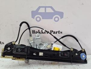 Gebruikte Ruitmechaniek 4Deurs links-voor Opel Insignia Country Tourer 2.0 CDTI 16V 130 ecoFLEX Prijs € 25,00 Margeregeling aangeboden door Bakker Parts