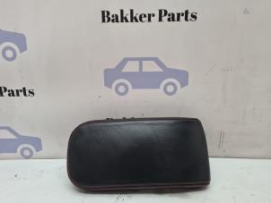 Gebruikte Armleuning Renault Megane II CC (EM) 1.6 16V Prijs € 50,00 Margeregeling aangeboden door Bakker Parts