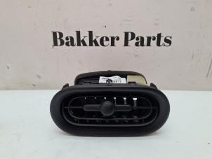 Gebruikte Luchtrooster Dashboard Kia Picanto (JA) 1.0 12V Prijs € 17,50 Margeregeling aangeboden door Bakker Parts