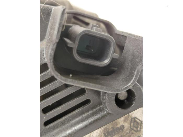 Dynamo van een Renault Megane III Grandtour (KZ) 1.5 dCi 110 2012