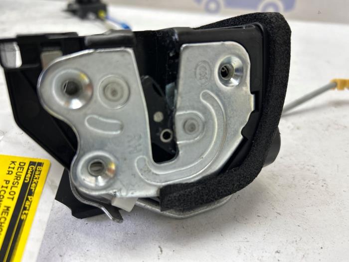 Portierslot Mechaniek 4Deurs rechts-voor van een Kia Picanto (JA) 1.0 12V 2020