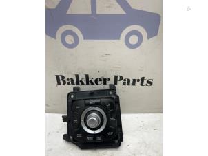 Gebruikte MMI schakelaar Renault Megane III Grandtour (KZ) 1.5 dCi 110 Prijs € 40,00 Margeregeling aangeboden door Bakker Parts