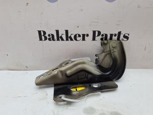 Gebruikte Motorkap Scharnier Seat Ibiza IV (6J5) 1.2 12V Prijs € 15,00 Margeregeling aangeboden door Bakker Parts