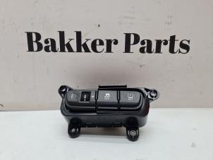 Gebruikte ESP Schakelaar Kia Picanto (JA) 1.0 12V Prijs € 20,00 Margeregeling aangeboden door Bakker Parts