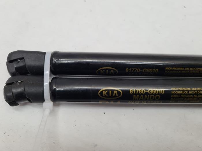 Gasdemperset Achterklep van een Kia Picanto (JA) 1.0 12V 2020