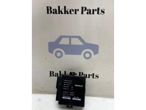 Gebruikte Computer cabriokap Renault Megane II CC (EM) 1.6 16V Prijs € 175,00 Margeregeling aangeboden door Bakker Parts