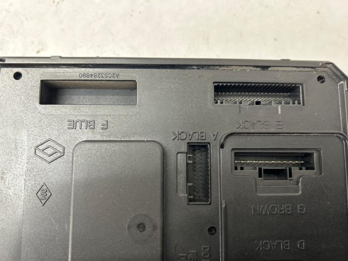 Computer Body Control van een Renault Megane III Grandtour (KZ) 1.5 dCi 110 2012