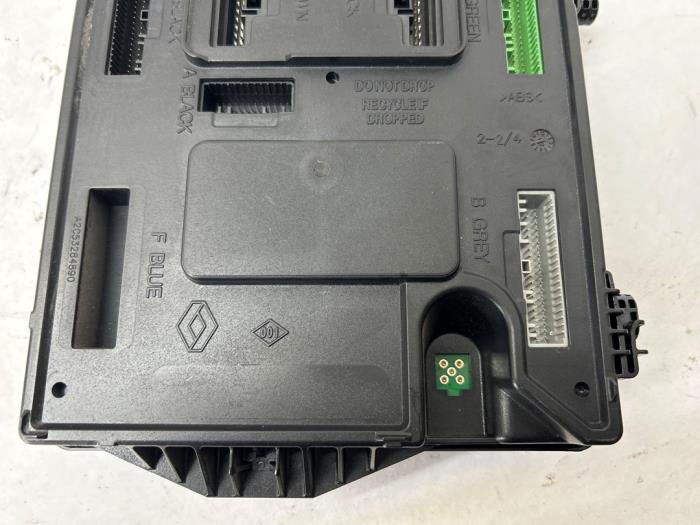 Computer Body Control van een Renault Megane III Grandtour (KZ) 1.5 dCi 110 2012