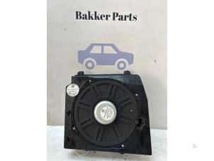 Gebruikte Subwoofer BMW X3 (E83) 3.0i xDrive 24V Prijs € 40,00 Margeregeling aangeboden door Bakker Parts