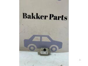 Gebruikte Antenne (diversen) BMW X3 (E83) 3.0i xDrive 24V Prijs € 15,00 Margeregeling aangeboden door Bakker Parts
