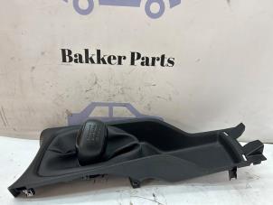 Gebruikte Versnellingspookhoes Peugeot 2008 (CU) 1.6 Blue HDi 75 Prijs € 50,00 Margeregeling aangeboden door Bakker Parts