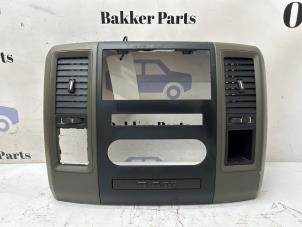 Gebruikte Luchtrooster Dashboard Dodge Ram 1500 (DS/DJ/D2) 5.7 V8 Hemi 1500 4x2 Prijs € 50,00 Margeregeling aangeboden door Bakker Parts