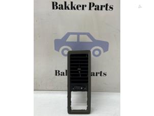 Gebruikte Luchtrooster Dashboard Dodge Ram 1500 (DS/DJ/D2) 5.7 V8 Hemi 1500 4x2 Prijs € 25,00 Margeregeling aangeboden door Bakker Parts