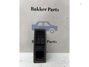 Gebruikte Luchtrooster Dashboard Dodge Ram 1500 (DS/DJ/D2) 5.7 V8 Hemi 1500 4x2 Prijs € 25,00 Margeregeling aangeboden door Bakker Parts