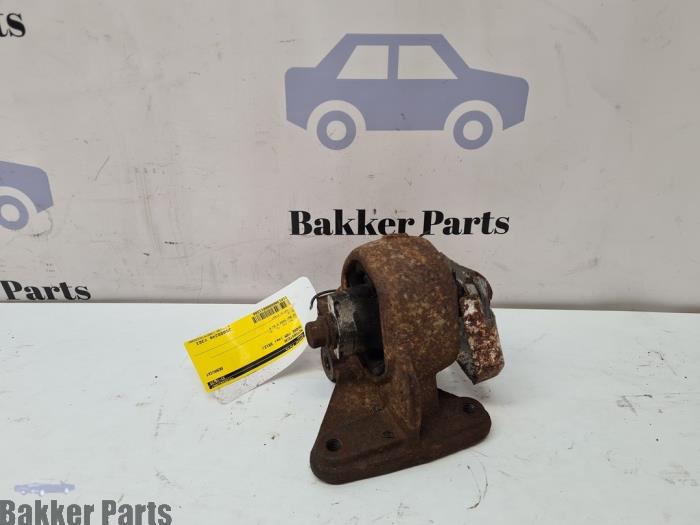 Gebruikte Motorsteun Dodge Ram 1500 (DS/DJ/D2) 5.7 V8 Hemi 1500 4x4 Prijs € 50,00 Margeregeling aangeboden door Bakker Parts