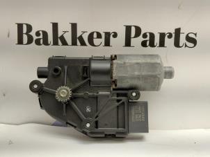 Gebruikte Schuifdak Motor Audi Q5 (8RB) 3.0 TFSI V6 24V Quattro Prijs € 190,00 Margeregeling aangeboden door Bakker Parts