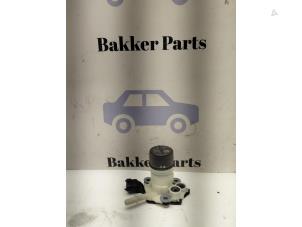 Gebruikte Adblue pomp Landrover Range Rover Evoque (LVJ/LVS) 2.0 D 150 16V 5-drs. Prijs € 125,00 Margeregeling aangeboden door Bakker Parts