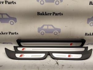 Gebruikte Carrosserielijst Audi Q5 (8RB) 3.0 TFSI V6 24V Quattro Prijs € 50,00 Margeregeling aangeboden door Bakker Parts