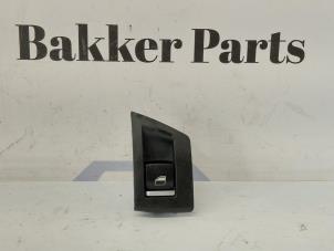 Gebruikte Elektrisch Raam Schakelaar BMW 5 serie (F10) 520d 16V Prijs € 15,00 Margeregeling aangeboden door Bakker Parts