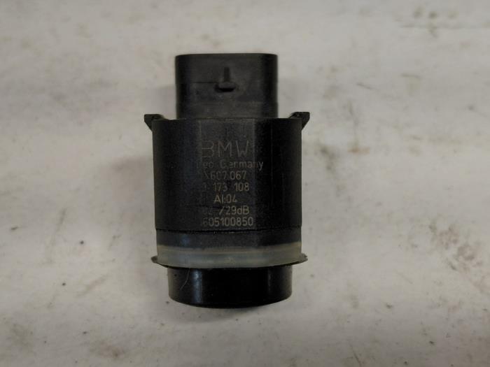 PDC Sensor van een BMW 5 serie (F10) 520d 16V 2010