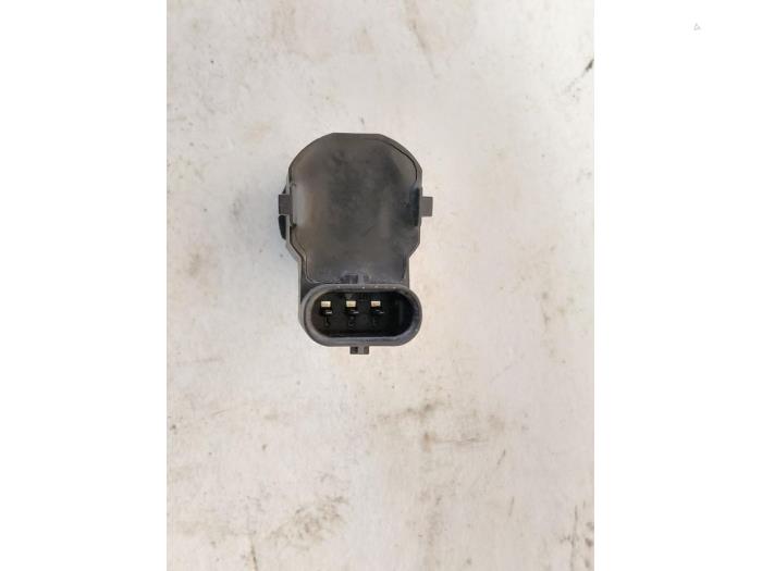 PDC Sensor van een BMW 5 serie (F10) 520d 16V 2010