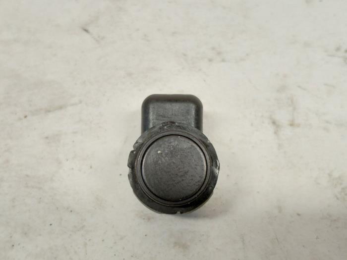 PDC Sensor van een BMW 5 serie (F10) 520d 16V 2010