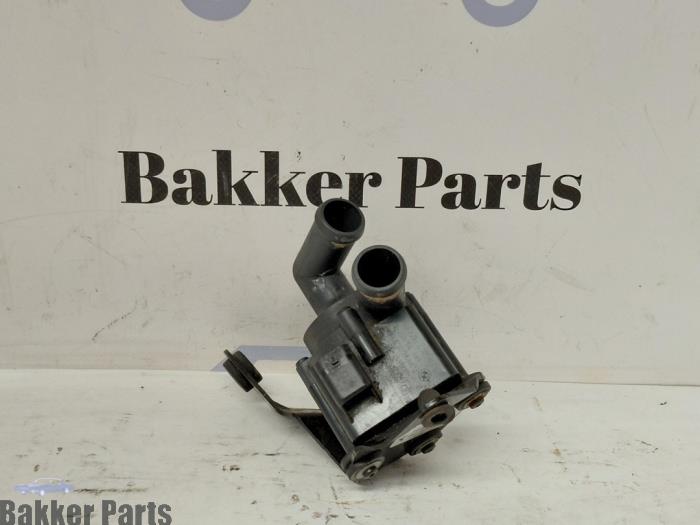 Gebruikte Waterpomp BMW 5 serie (F10) 520d 16V Prijs € 75,00 Margeregeling aangeboden door Bakker Parts