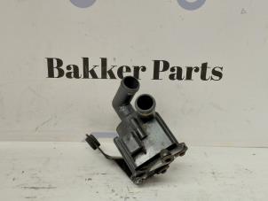Gebruikte Waterpomp BMW 5 serie (F10) 520d 16V Prijs € 75,00 Margeregeling aangeboden door Bakker Parts
