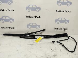 Gebruikte Ruitenwisserarm set Volvo V60 II (ZW) 2.0 B4 16V Mild Hybrid Geartronic Prijs € 60,00 Margeregeling aangeboden door Bakker Parts