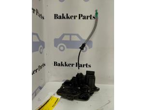 Gebruikte Deurslot Mechaniek 4Deurs links-voor Volvo V60 II (ZW) 2.0 B4 16V Mild Hybrid Geartronic Prijs € 75,00 Margeregeling aangeboden door Bakker Parts