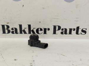 Gebruikte Sensor PDC Volvo V60 II (ZW) 2.0 B4 16V Mild Hybrid Geartronic Prijs € 25,00 Margeregeling aangeboden door Bakker Parts