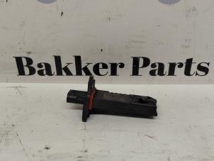 Gebruikte Luchtmassameter Volvo V60 II (ZW) 2.0 B4 16V Mild Hybrid Geartronic Prijs € 50,00 Margeregeling aangeboden door Bakker Parts