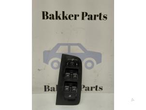 Gebruikte Raam schakelaar elektrisch Volvo V60 II (ZW) 2.0 B4 16V Mild Hybrid Geartronic Prijs € 45,00 Margeregeling aangeboden door Bakker Parts