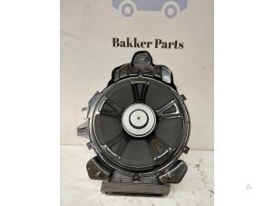 Gebruikte Subwoofer Volvo V60 II (ZW) 2.0 B4 16V Mild Hybrid Geartronic Prijs € 120,00 Margeregeling aangeboden door Bakker Parts