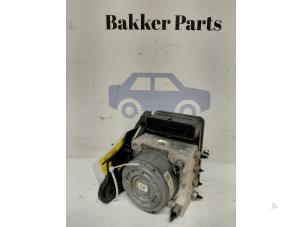 Gebruikte ABS Pomp Volkswagen Golf VII (AUA) 2.0 TDI 16V Prijs € 175,00 Margeregeling aangeboden door Bakker Parts