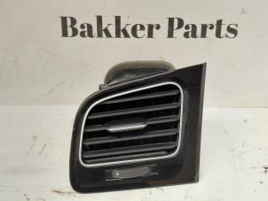 Gebruikte Luchtrooster Dashboard Volkswagen Golf VII (AUA) 2.0 TDI 16V Prijs € 25,00 Margeregeling aangeboden door Bakker Parts