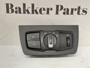 Gebruikte Schakelaar Licht BMW 3 serie (F30) 320i 2.0 16V Prijs € 25,00 Margeregeling aangeboden door Bakker Parts