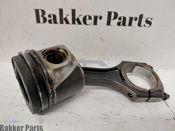 Gebruikte Zuiger Mercedes ML III (166) 2.1 ML-250 CDI 16V BlueTEC 4-Matic Prijs € 60,00 Margeregeling aangeboden door Bakker Parts