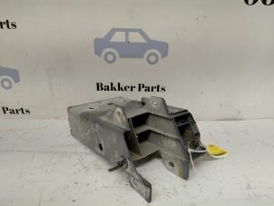 Gebruikte Bumpersteun rechts-voor Volvo V60 II (ZW) 2.0 B4 16V Mild Hybrid Geartronic Prijs € 100,00 Margeregeling aangeboden door Bakker Parts