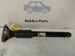 Gebruikte Schokbreker rechts-achter BMW 3 serie (F30) 320i 2.0 16V Prijs € 40,00 Margeregeling aangeboden door Bakker Parts