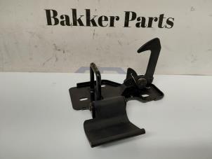 Gebruikte Motorkap hendel Seat Leon (1P1) 1.4 TSI 16V Prijs € 20,00 Margeregeling aangeboden door Bakker Parts