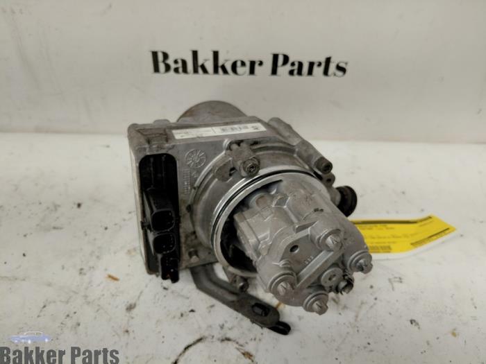 Gebruikte Pomp Servo Peugeot Partner (GC/GF/GG/GJ/GK) 1.6 BlueHDi 100 Prijs € 100,00 Margeregeling aangeboden door Bakker Parts