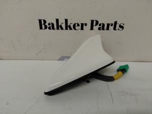 Gebruikte Antenne Hyundai i30 (PDEB5/PDEBB/PDEBD/PDEBE) 1.0 T-GDI 12V Prijs € 90,00 Margeregeling aangeboden door Bakker Parts