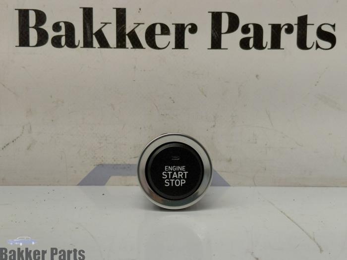 Gebruikte Start/Stop schakelaar Hyundai i30 (PDEB5/PDEBB/PDEBD/PDEBE) 1.0 T-GDI 12V Prijs € 45,00 Margeregeling aangeboden door Bakker Parts