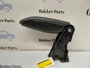 Gebruikte Armleuning Peugeot 208 I (CA/CC/CK/CL) 1.2 Vti 12V PureTech 82 Prijs € 75,00 Margeregeling aangeboden door Bakker Parts
