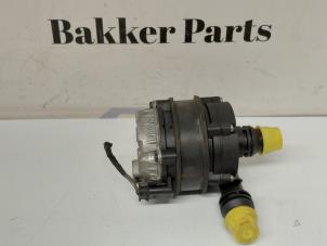 Gebruikte Watercirculatiepomp BMW 4 serie Gran Coupe (F36) 420i 2.0 TwinPower Turbo 16V Prijs € 50,00 Margeregeling aangeboden door Bakker Parts